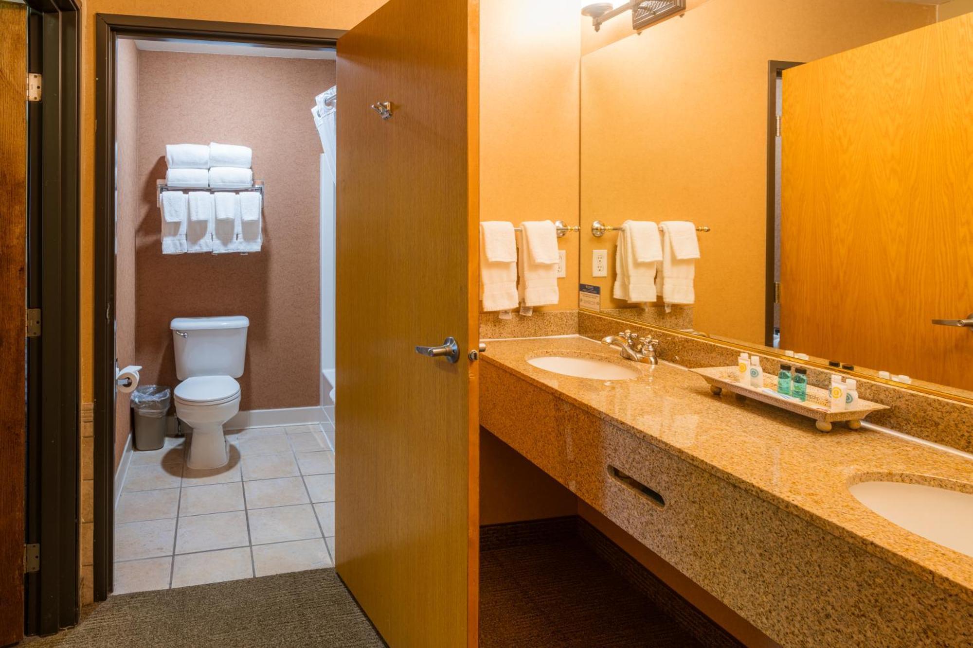 Comfort Inn & Suites Spokane Valley Exterior photo